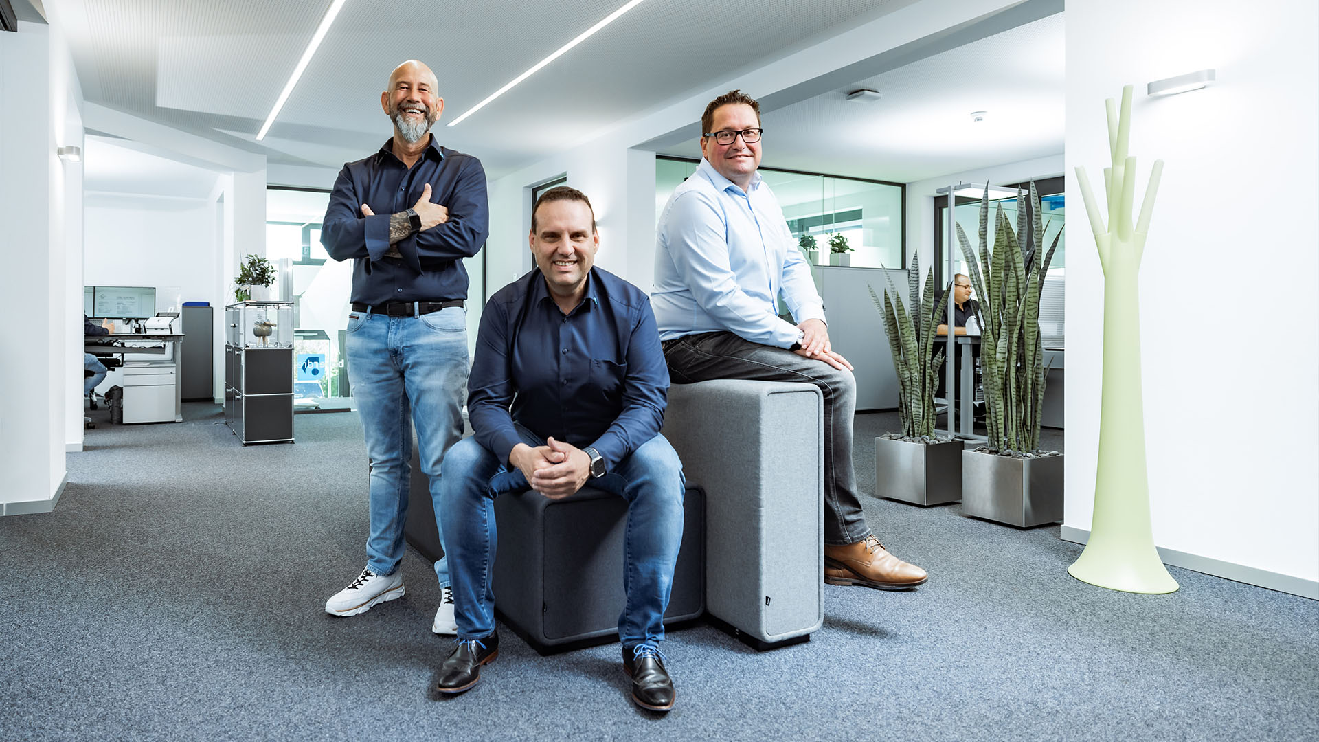 Die Geschäftsführung von baierdrehteile - Namen der Personen im Bild, von links nach rechts: Rainer Braunbart (Kaufmännischer Leiter), Markus Baier (Geschäftsführer) und Jens Distel (Leiter Qualitätsmanagement)